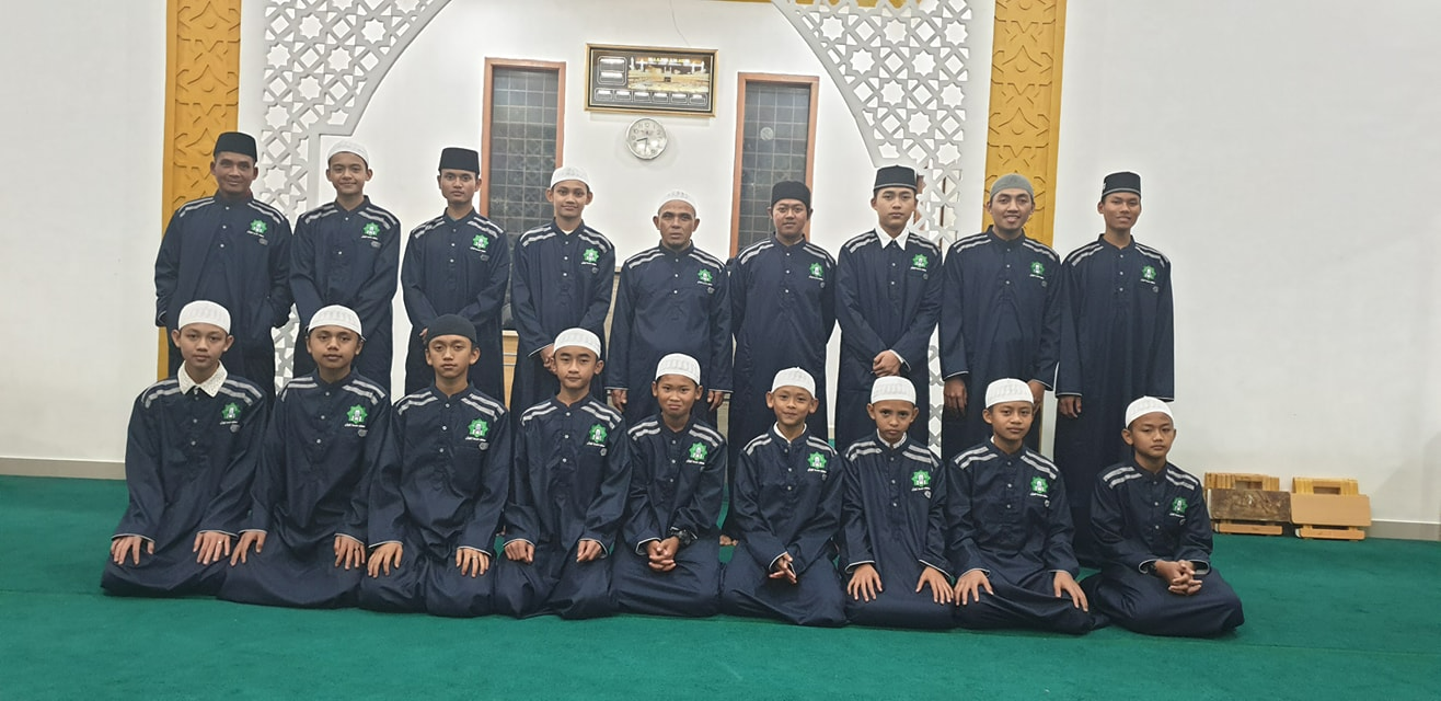 Donasi Seragam Santri